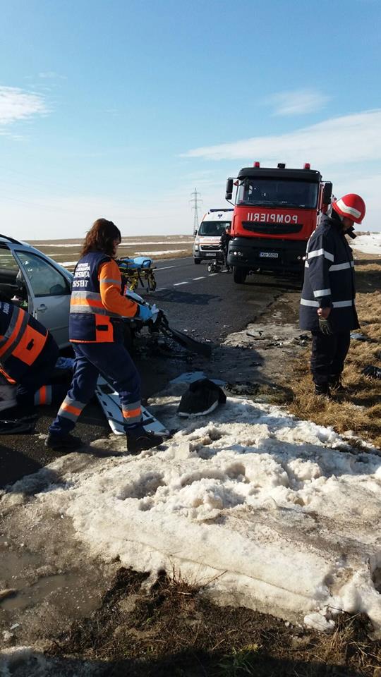 UPDATE: Accident în județul Constanța. Două mașini s-au ciocnit violent | FOTO și VIDEO