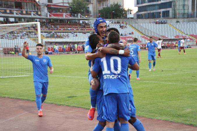 Liga I: FC Voluntari - CSU Craiova 1-2. Oltenii au obţinut primul succes în deplasare, printr-un gol superb reuşit de Vătăjelu. Ilfovenii rămân fără victorie în Liga I