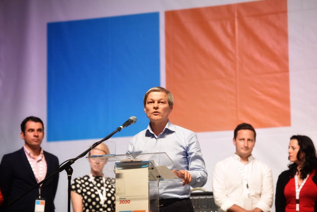 Dacian Cioloş, primul atac dur la preşedintele Iohannis: "Dacă nominalizezi în fruntea guvernului toate marionetele unui infractor ca Dragnea, trebuie să îți asumi responsabilitatea"