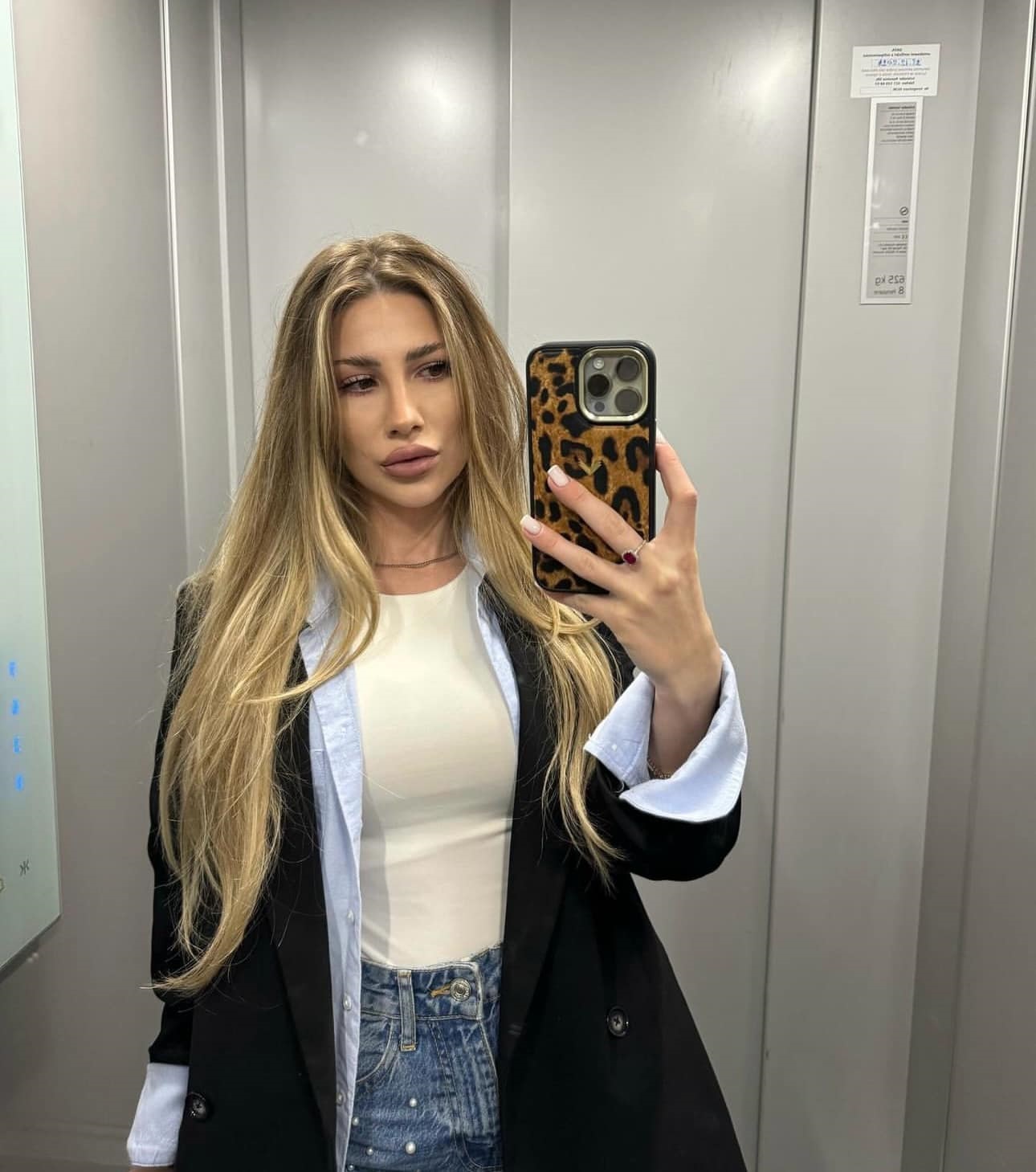 Mario Fresh, surprins în compania unei domnișoare, în București, la întoarcerea din Dubai. Se zvonește că Bianca e prietena Alexiei Eram