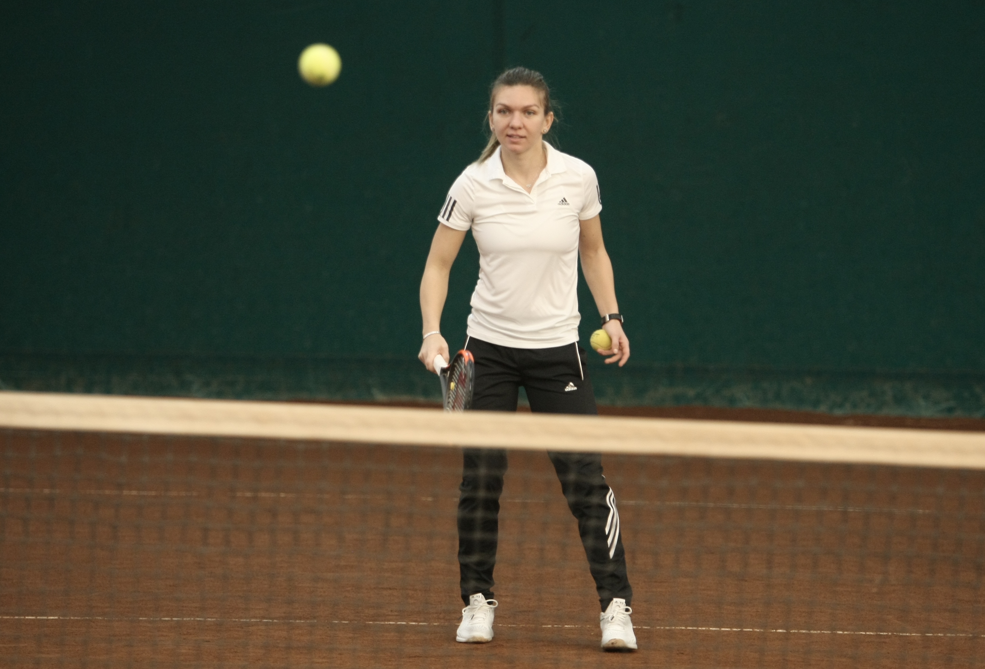 Simona Halep și-a luat energie de la copii! Un fost fotbalist stelist și-a adus fata, ca să ia autograf de la campioană / GALERIE FOTO