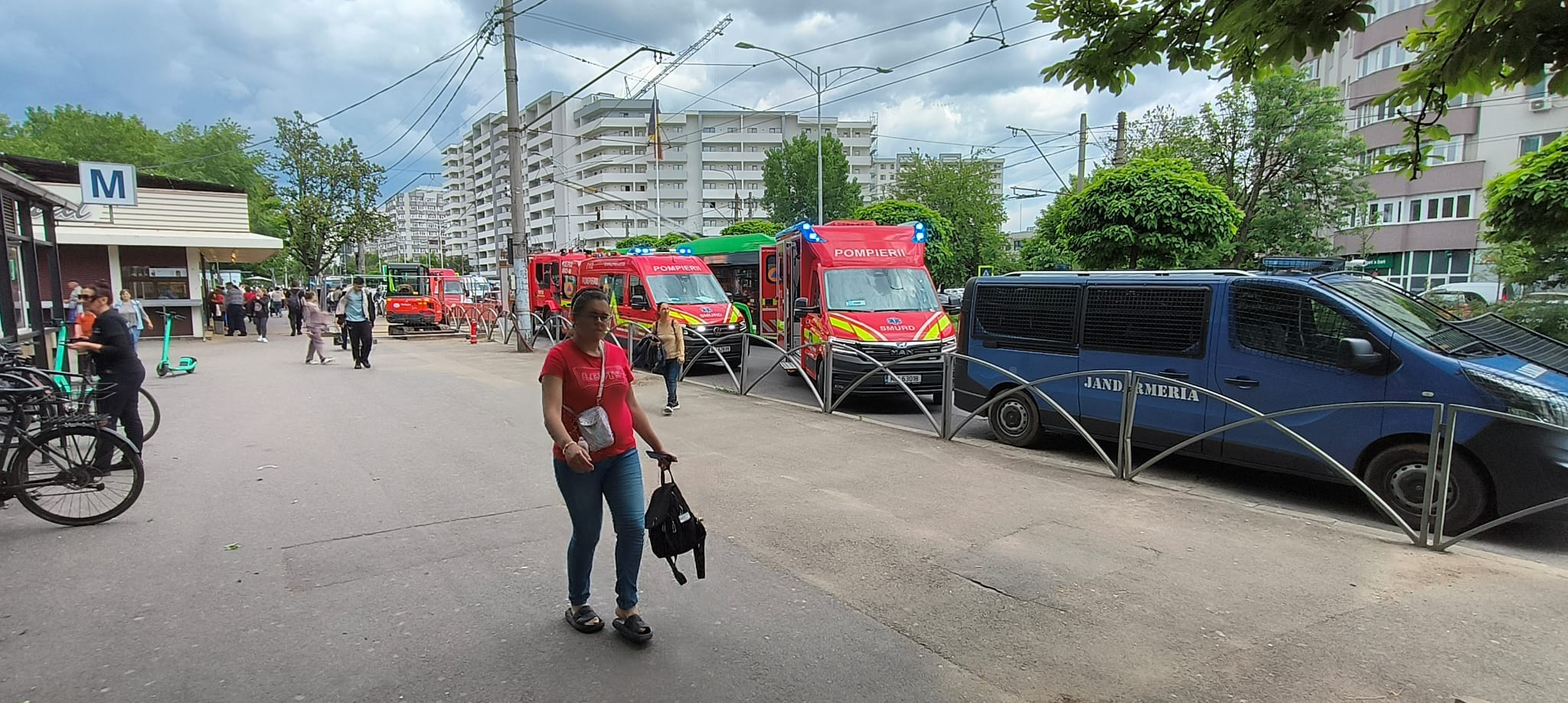 Circulație afectată pe Magistrala 3, după ce un om a ajuns pe șine în fața unui tren, în stația de metrou Păcii