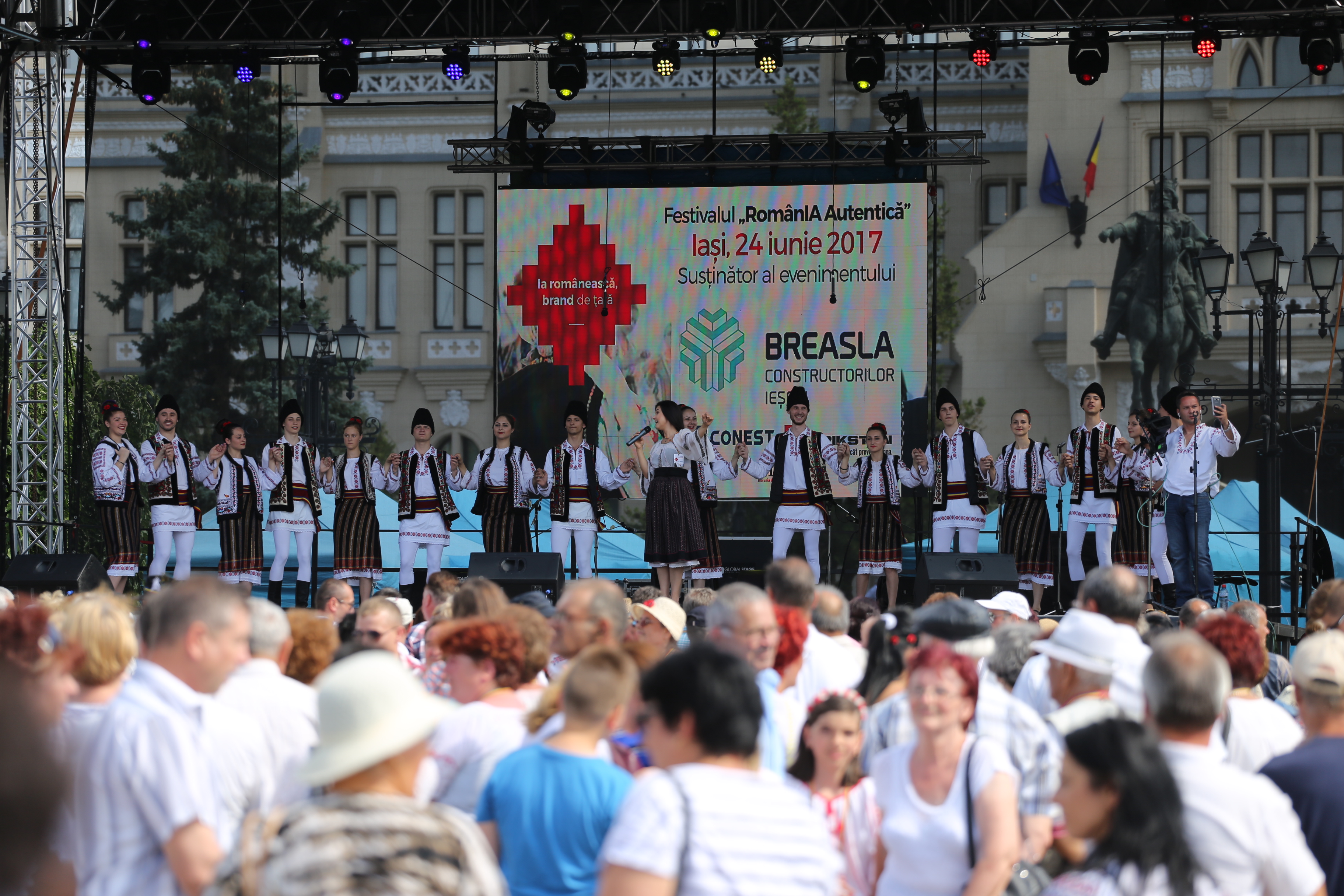 Festivalul RomânIA Autentică va avea loc pe 23 și 24 iunie, simultan la Iași, Brașov și Hobița