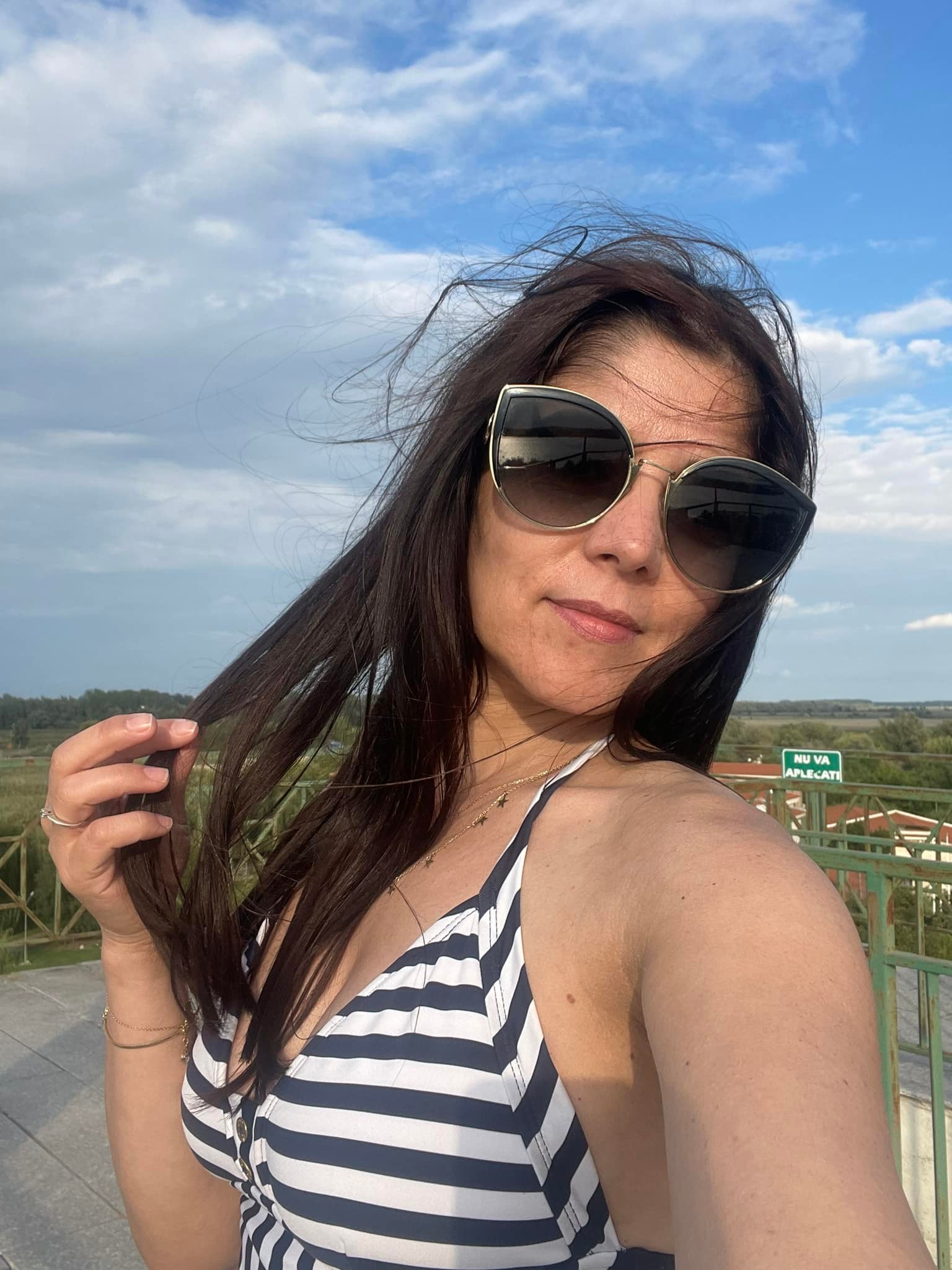 Diana Simion, în vacanță cu soțul. Cum a apărut fosta soție a lui Răzvan Simion: „Vin vremuri grele, trebuie să mai merg și personal în concediu”