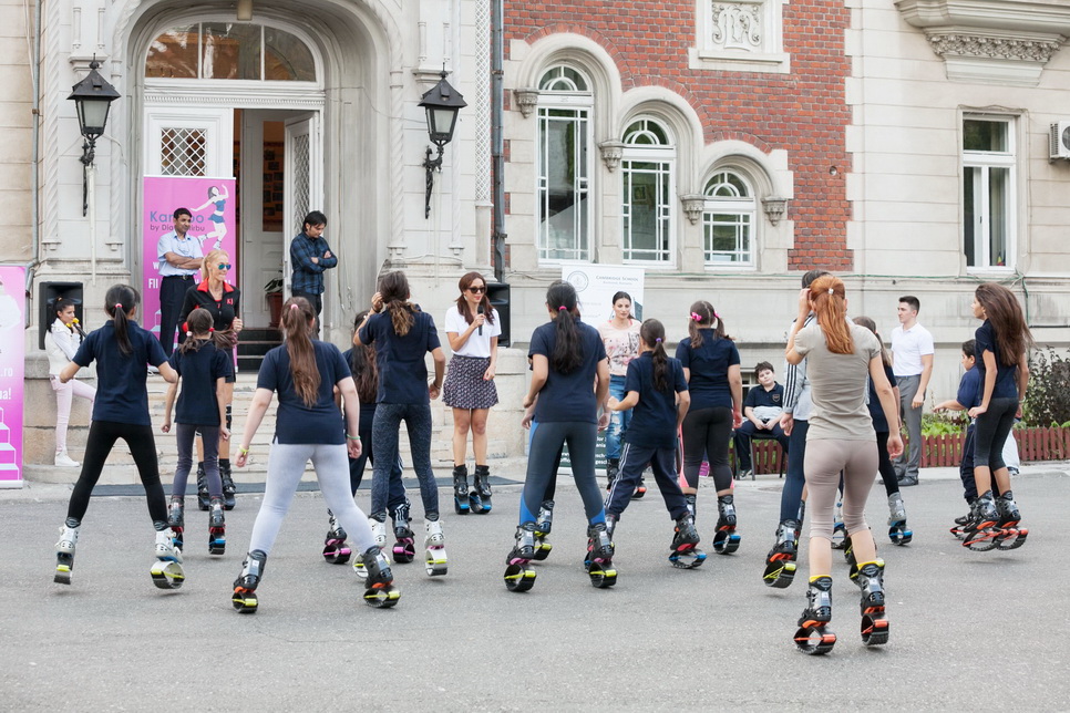 Diana Ştirbu a lanat programul Kangoo Jumps pentru copii alături de Ioana Ginghină şi Roxana Ciuhulescu