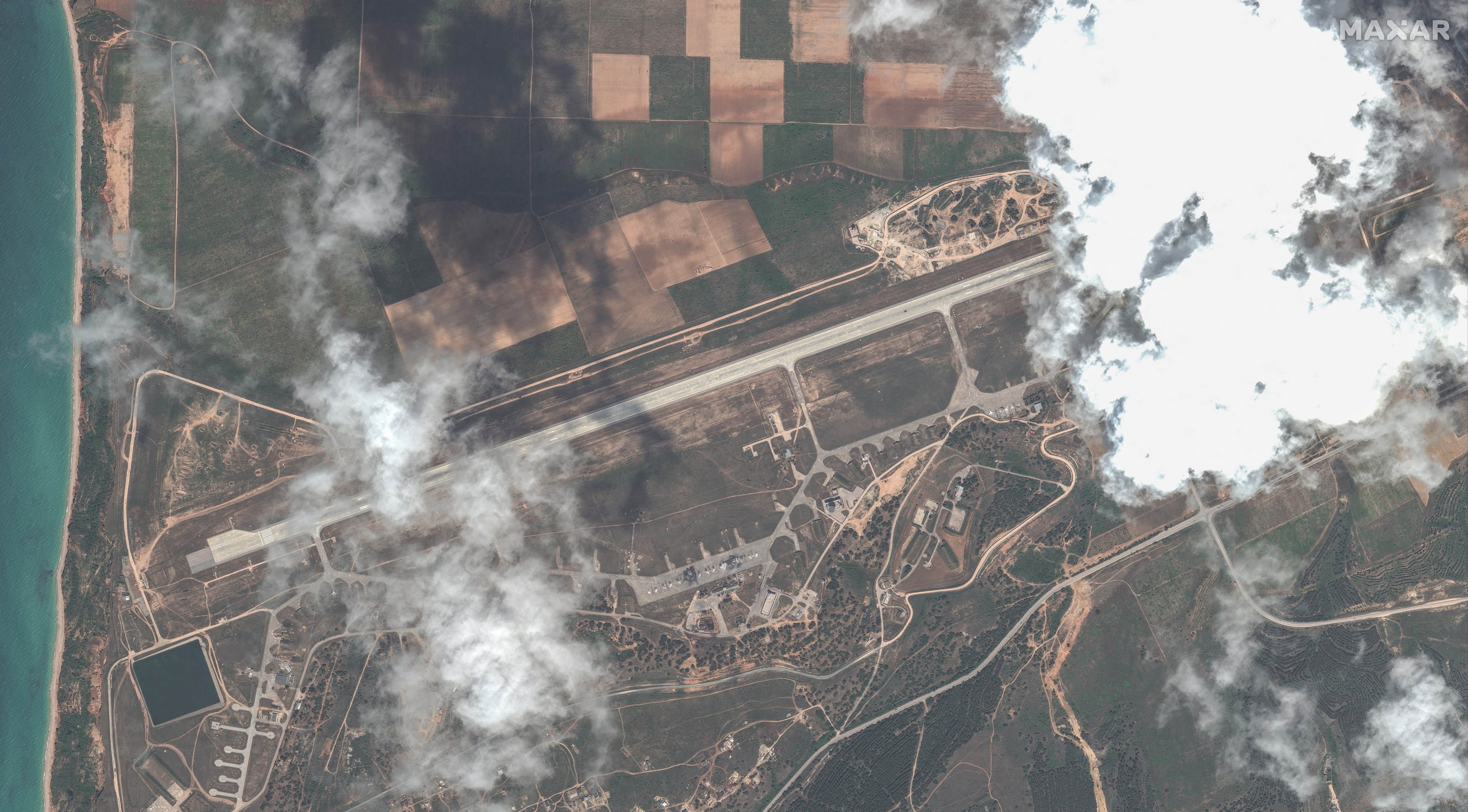 Dezastrul făcut de ucraineni la baza aeriană rusă Belbek din Crimeea, surprins în imagini din satelit