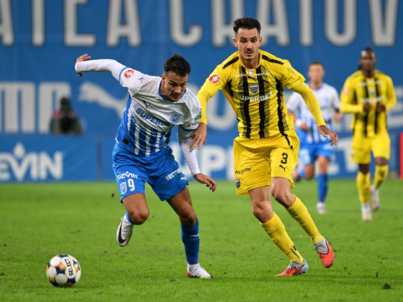 Universitatea Craiova-Dinamo, derby cu 4 goluri. Echipa lui Mirel Rădoi a jucat în inferioritate și a luat gol în minutul 90