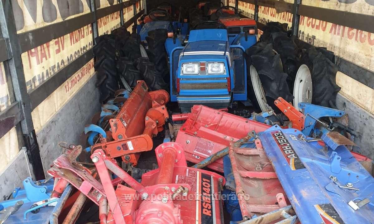 FOTO 18 tone de deșeuri, descoperite în două camioane care veneau din Turcia. Marfa a fost returnată