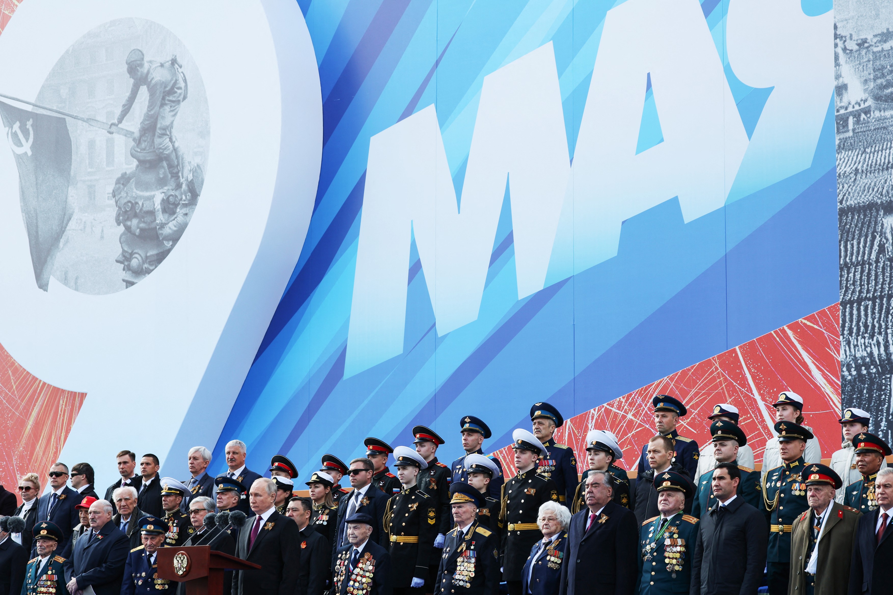Cine sunt „veteranii” care au stat alături de Putin la parada de Ziua Victoriei: foști agenți secreți sovietici, și nu soldați din cel de-Al Doilea Război Mondial