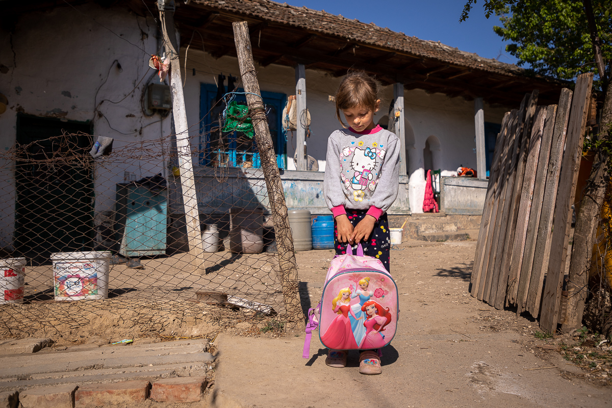 FOTO/VIDEO Mesajul unui băiat dintr-un sat dobrogean pentru ministrul Educaţiei: „Doamna ministru, vă rog, daţi-mi internet, să învăţ!”