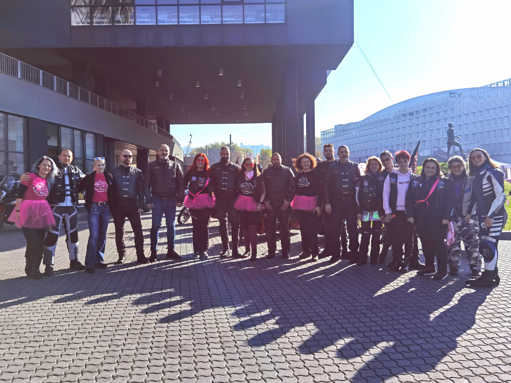 Marşuri moto Pink Ride în Bucureşti şi Cluj-Napoca, pentru conștientizarea precoce a cancerului de sân