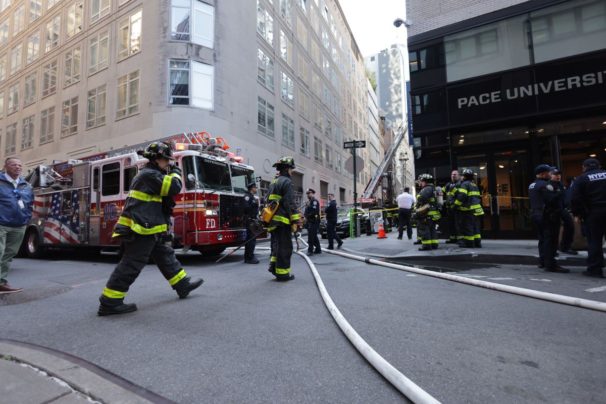 O parcare supraetajată din New York s-a prăbușit. Cel puțin o persoană a murit