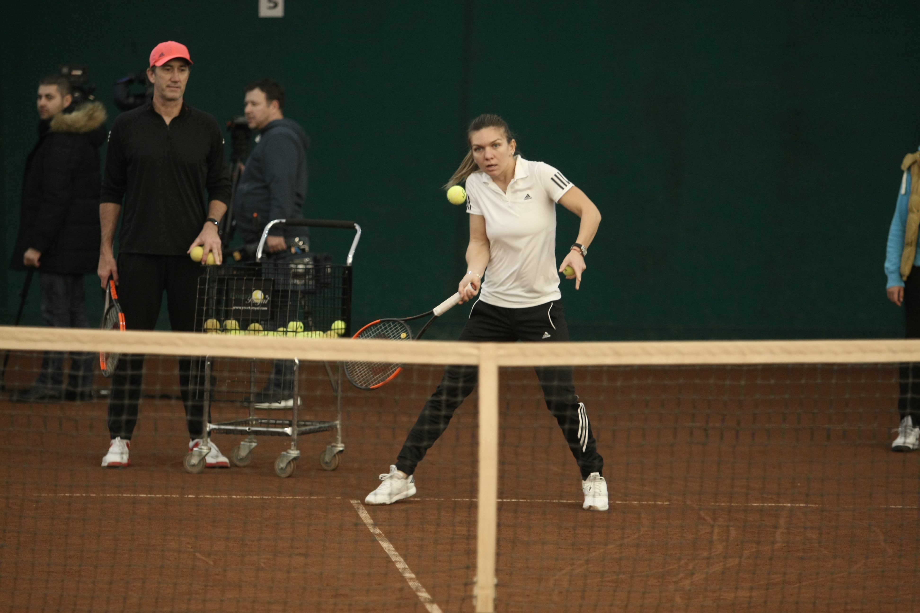 Simona Halep și-a luat energie de la copii! Un fost fotbalist stelist și-a adus fata, ca să ia autograf de la campioană / GALERIE FOTO