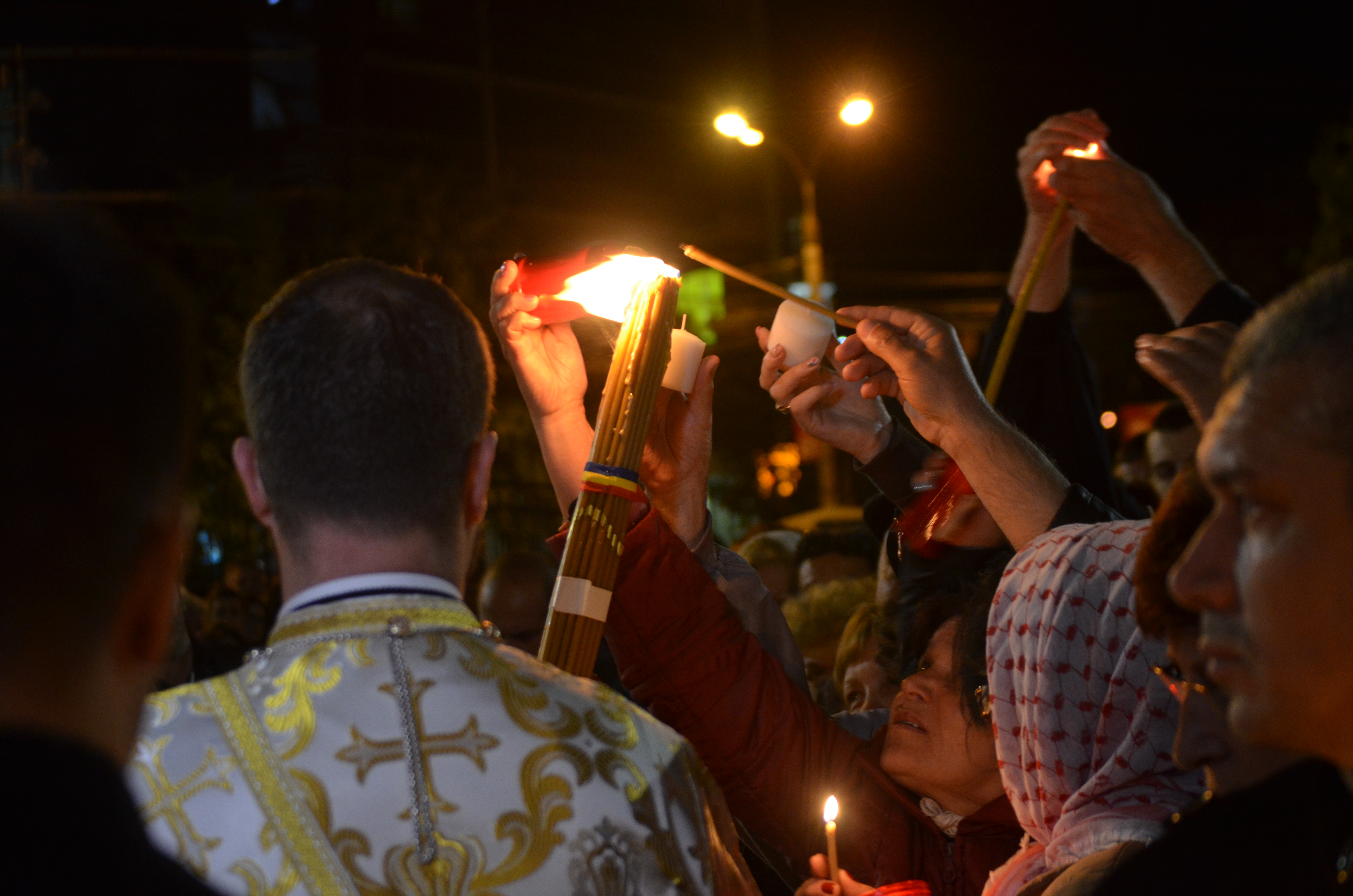 PAȘTE 2016: HRISTOS A ÎNVIAT! Așa petrec românii de Paște, pe 1 MAI! FOTO&VIDEO