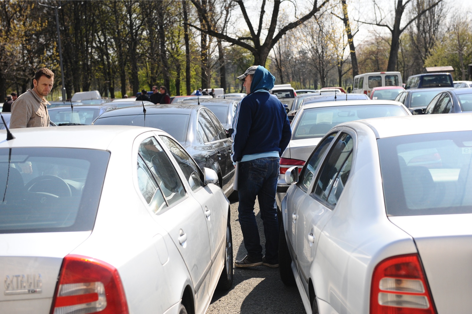 Država ponudila 80 vozila na prodaju: Najjeftiniji auto 130 evra, a među njima i luksuzni modeli