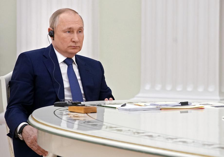 Nici Scholz n-a scăpat de masa lui Putin. Cancelarul german, tratat cu aceeași „distanță" ca Macron