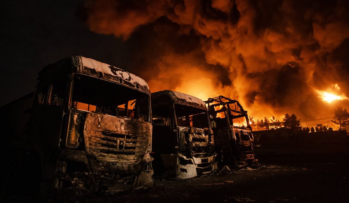 Teheranul, acoperit de fum toxic după ce multiple depozite de petrol au fost bombardate: „E apocaliptic”