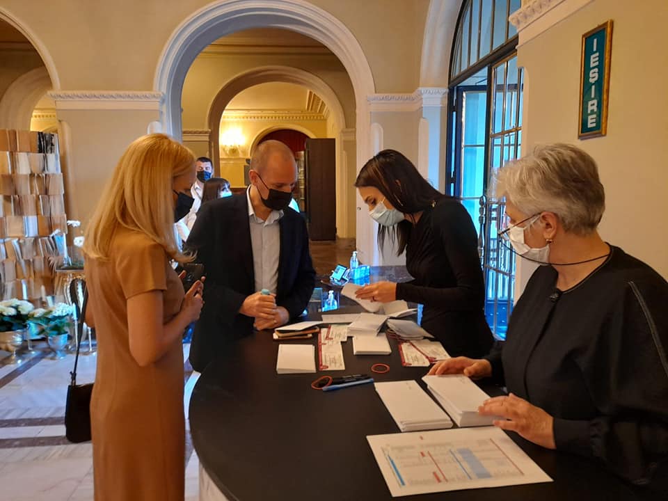 Imagini de la primul eveniment-pilot la care au putut participa doar persoane vaccinate