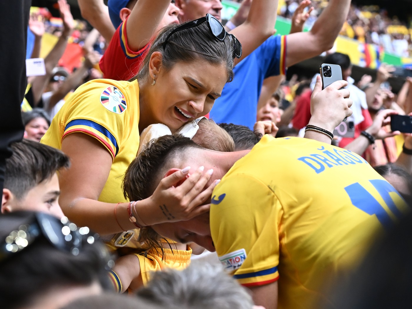 EURO 2024. Imagini emoționante cu Vanessa, soția lui Denis Drăguș, la meciul România - Ucraina. A izbucnit în lacrimi de bucurie
