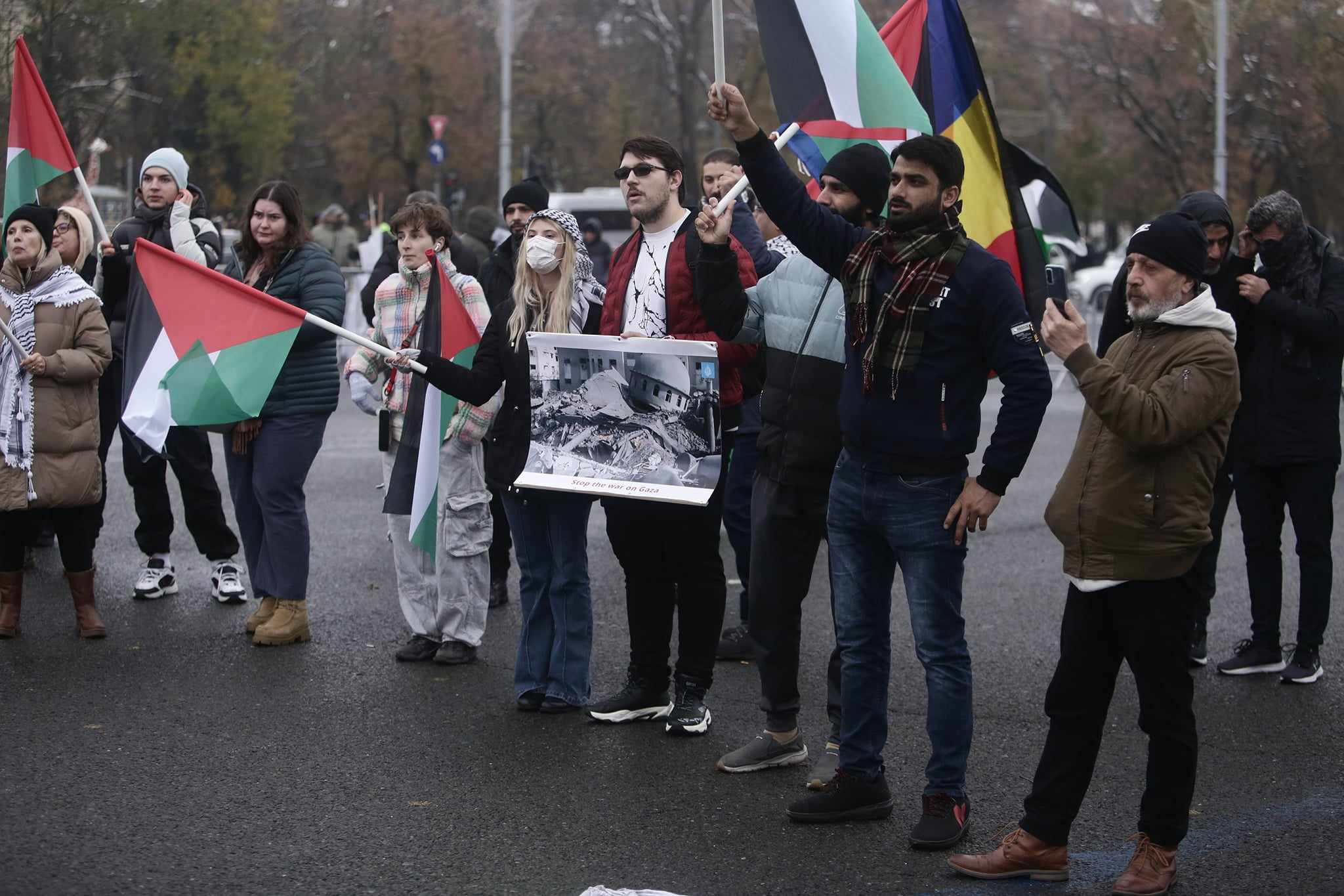 Un nou marș pentru susținerea Palestinei, în București. Organizatorii cer „oprirea genocidului" și salvarea copiilor din Fâșia Gaza | FOTO