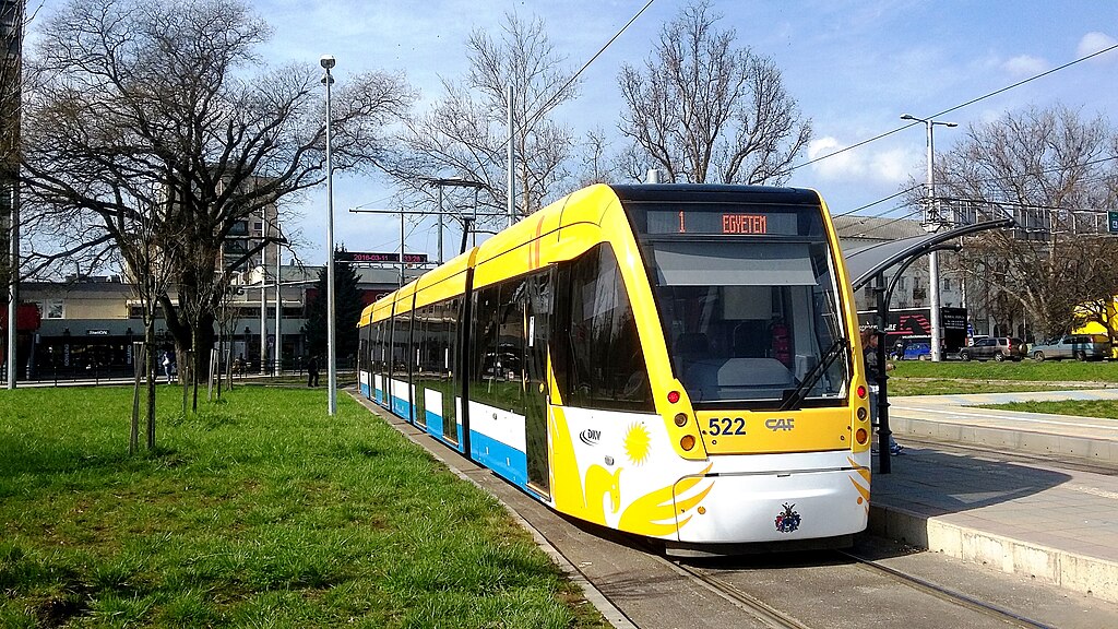 Elgázolt egy kerékpárost a villamos Debrecenben: egy darut is a szörnyű baleset helyszínére hívtak