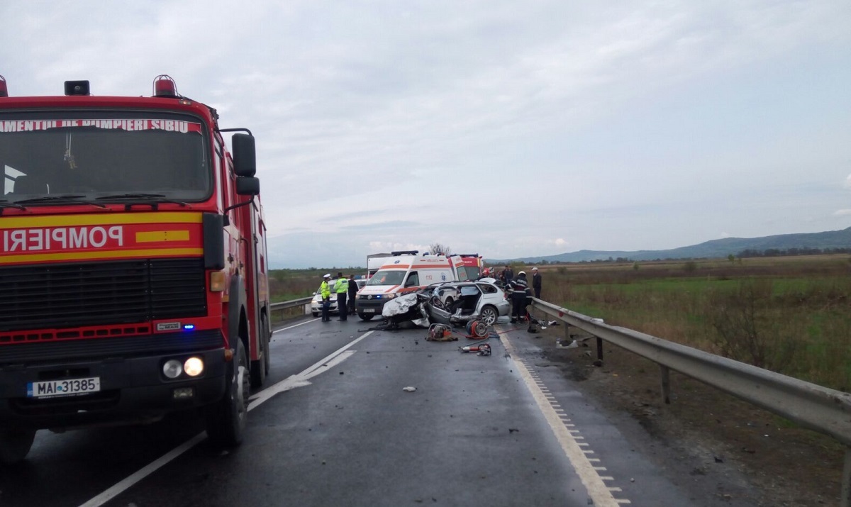 UPDATE / Trafic blocat pe DN1, în zona Porumbacu de Jos. O persoană a murit și trei au fost rănite