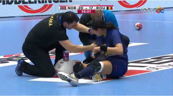 ”Secundul” Costică Buceschi, după înfrângerea dramatică din semifinalele CM de handbal, 33-35 cu Norvegia, după prelungiri: ”Fetele mi-au spus că puteam juca până dimineață! Victoria lor a fost întâmplătoare!”. Goalkeeperul Paula Ungureanu: ”Sunt supărată, dar și foarte mândră de echipa noastră! Nordicele n-au fost mai bune ca noi”. TOATE REACȚIILE: presă, antrenori, jucătoare. ”Ca în rollercoaster”! / FOTO&VIDEO