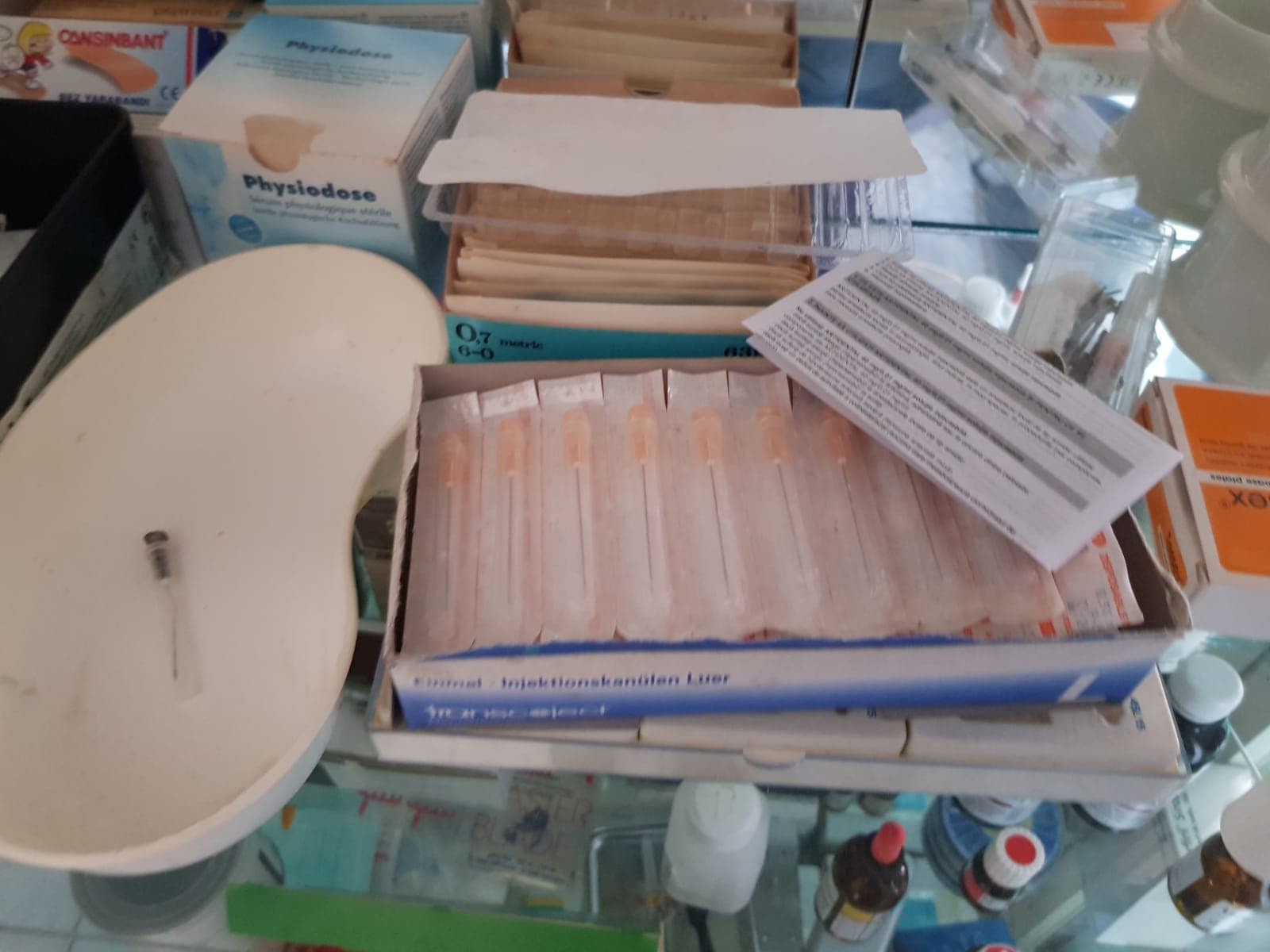 FOTO/VIDEO | Percheziții în Ilfov la un nou medic fals! Un zidar cu opt clase era dentistul satului