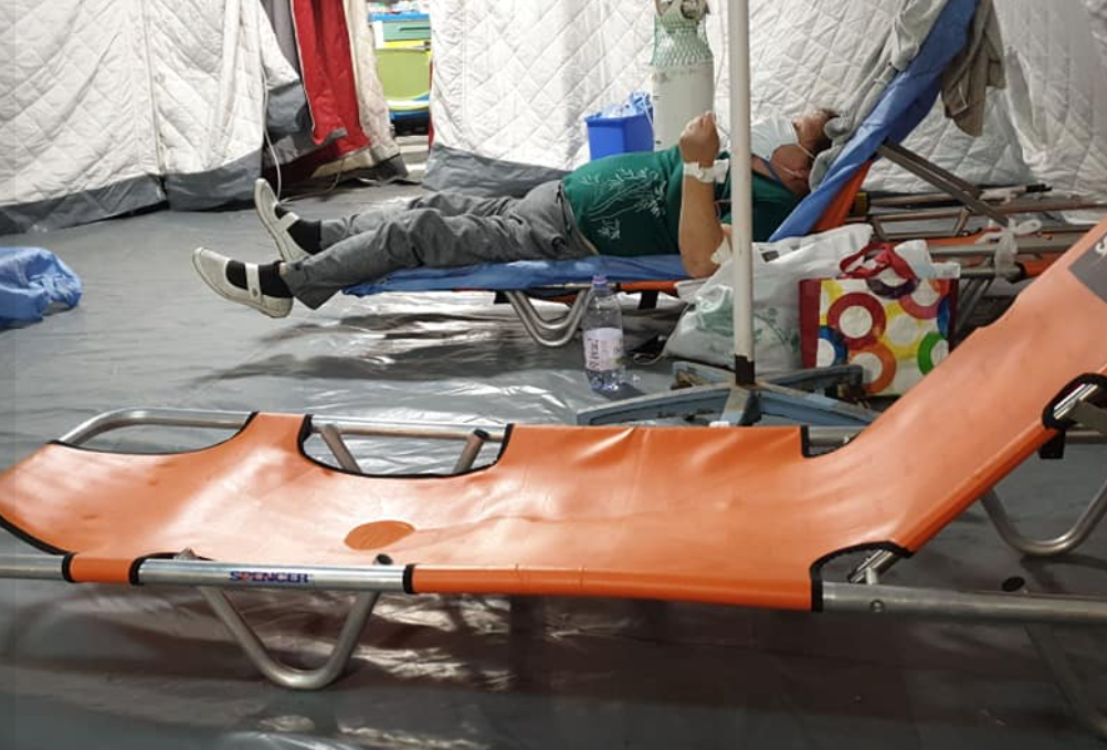 Pacienții de la Spitalul „Sf. Pantelimon” din București dorm pe tărgi și se încălzesc cu „un tun pe motorină”. Medic: „Acest cort este o soluție salvatoare”