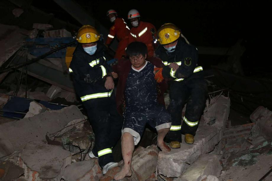 Un hotel folosit ca centru pentru carantină s-a prăbușit în China. Cel puțin 10 oameni au murit