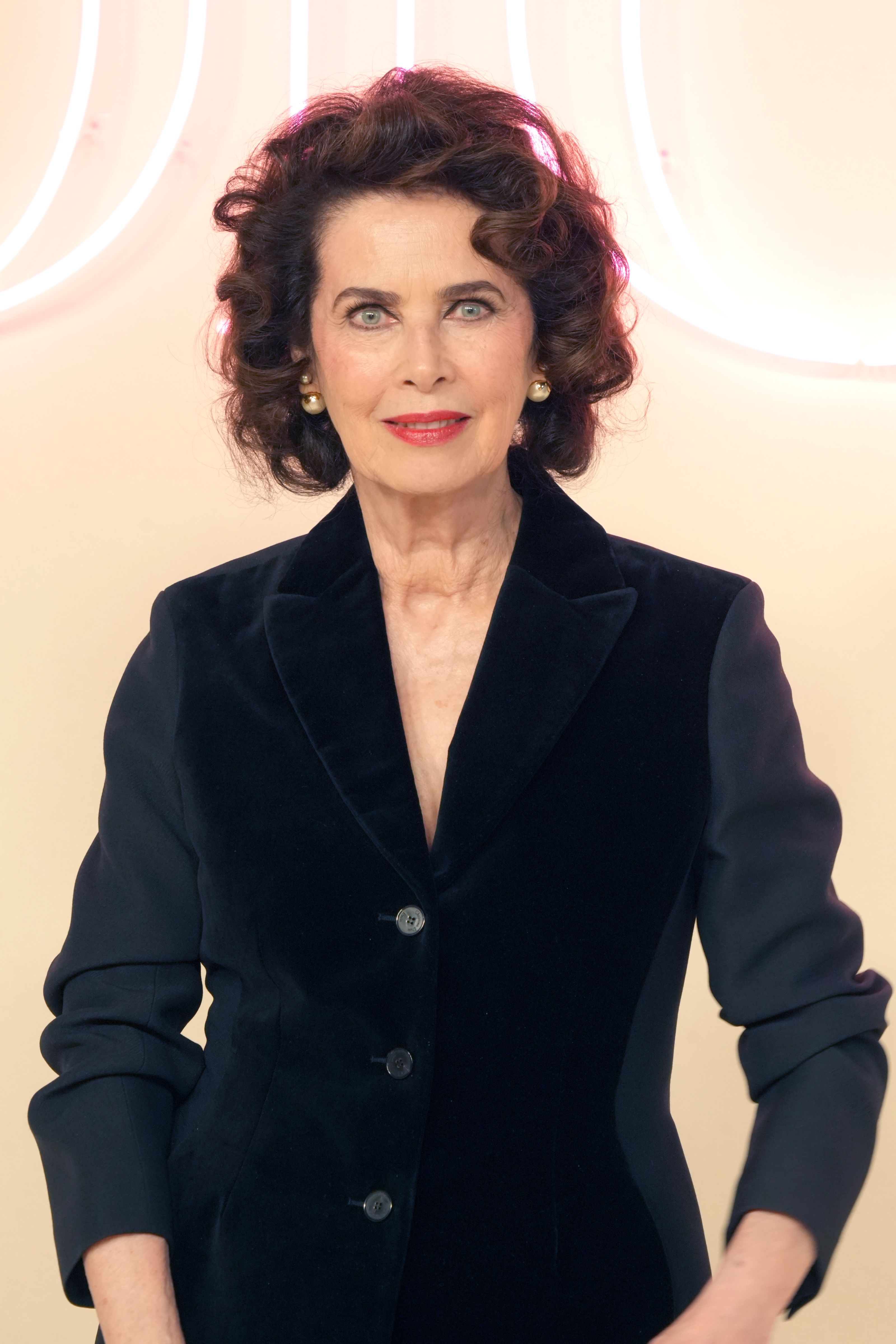 O actriță celebră a fost găsită moartă în casa fiicei sale. Dayle Haddon a murit intoxicată cu monoxid de carbon