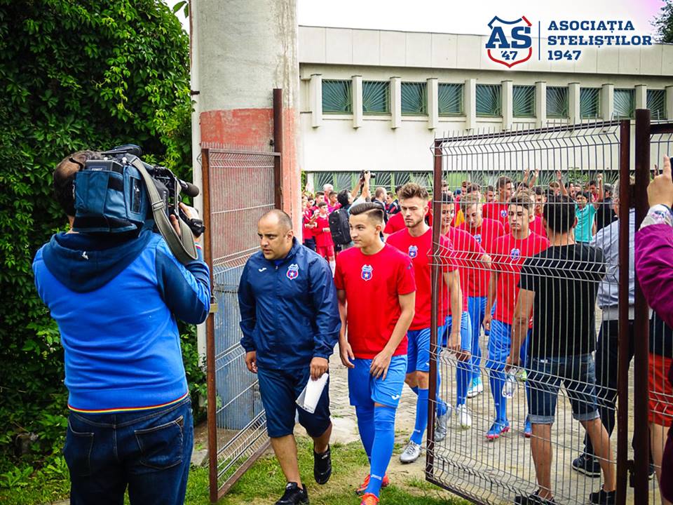CSA Steaua are primul antrenament cu public în Ghencea, de la ora 9.30. Fanii din Peluza Sud fac spectacol | VIDEO&GALERIE FOTO