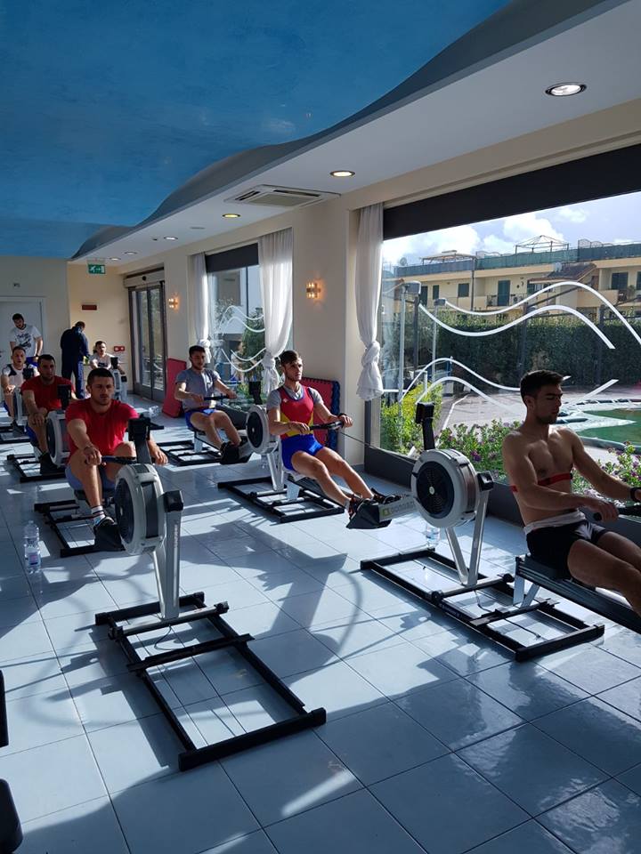 Lotul olimpic masculin de canotaj se află în pregătiri la Napoli / GALERIE FOTO