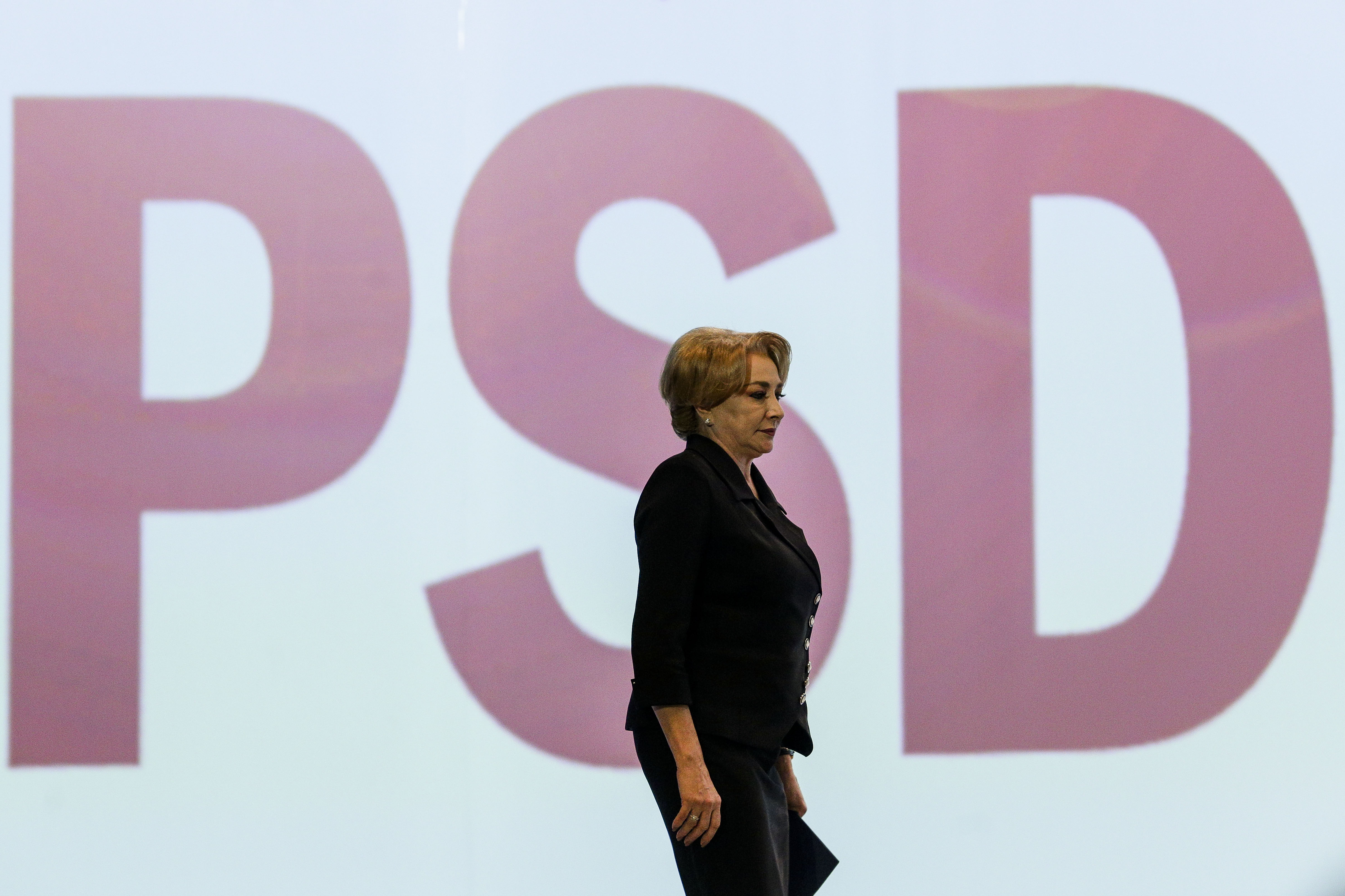 Cum s-a transformat Viorica Dăncilă într-un an și zece luni de mandat. Istoria în imagini a primei femei premier