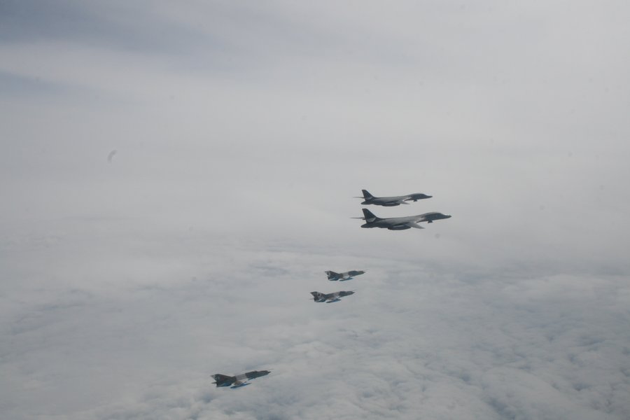 Bombardierele americane au desfăşurat în premieră antrenamente în spaţiul aerian al României