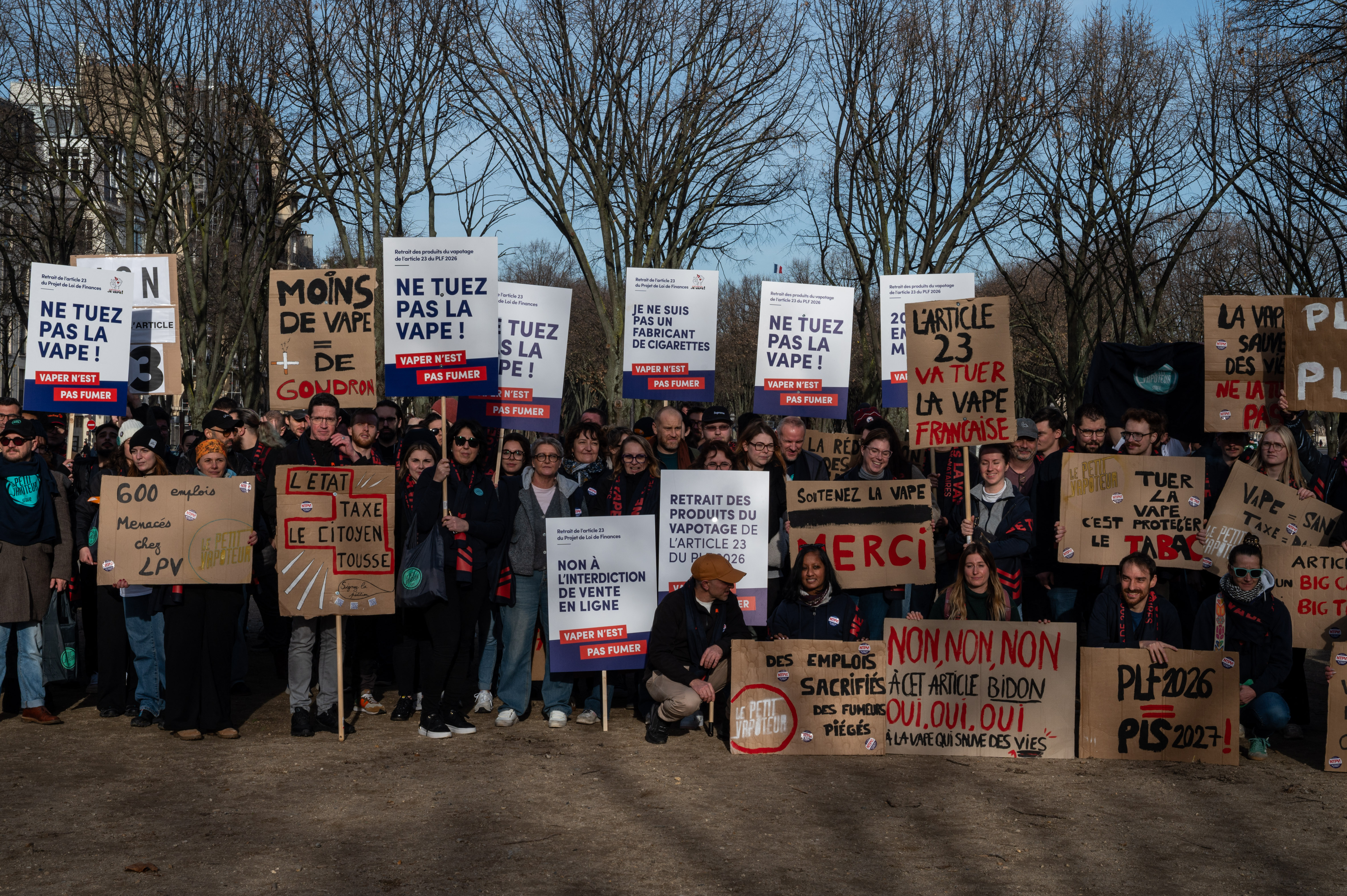 4.000 emplois menacs : les vapoteurs manifestent contre le gouvernement |  Toute l'actualit en France et dans le Monde - upday News