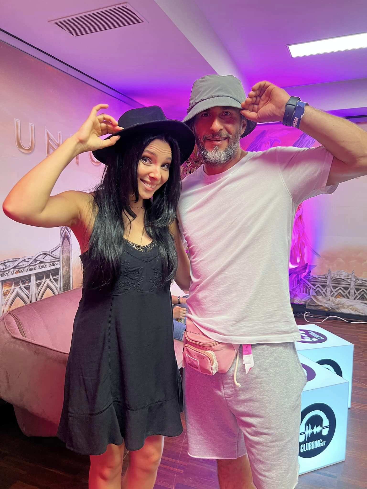 Cum au apărut vedetele Pro TV la Untold 2023. Andreea Esca, din nou în postura de DJ alături de Otravă