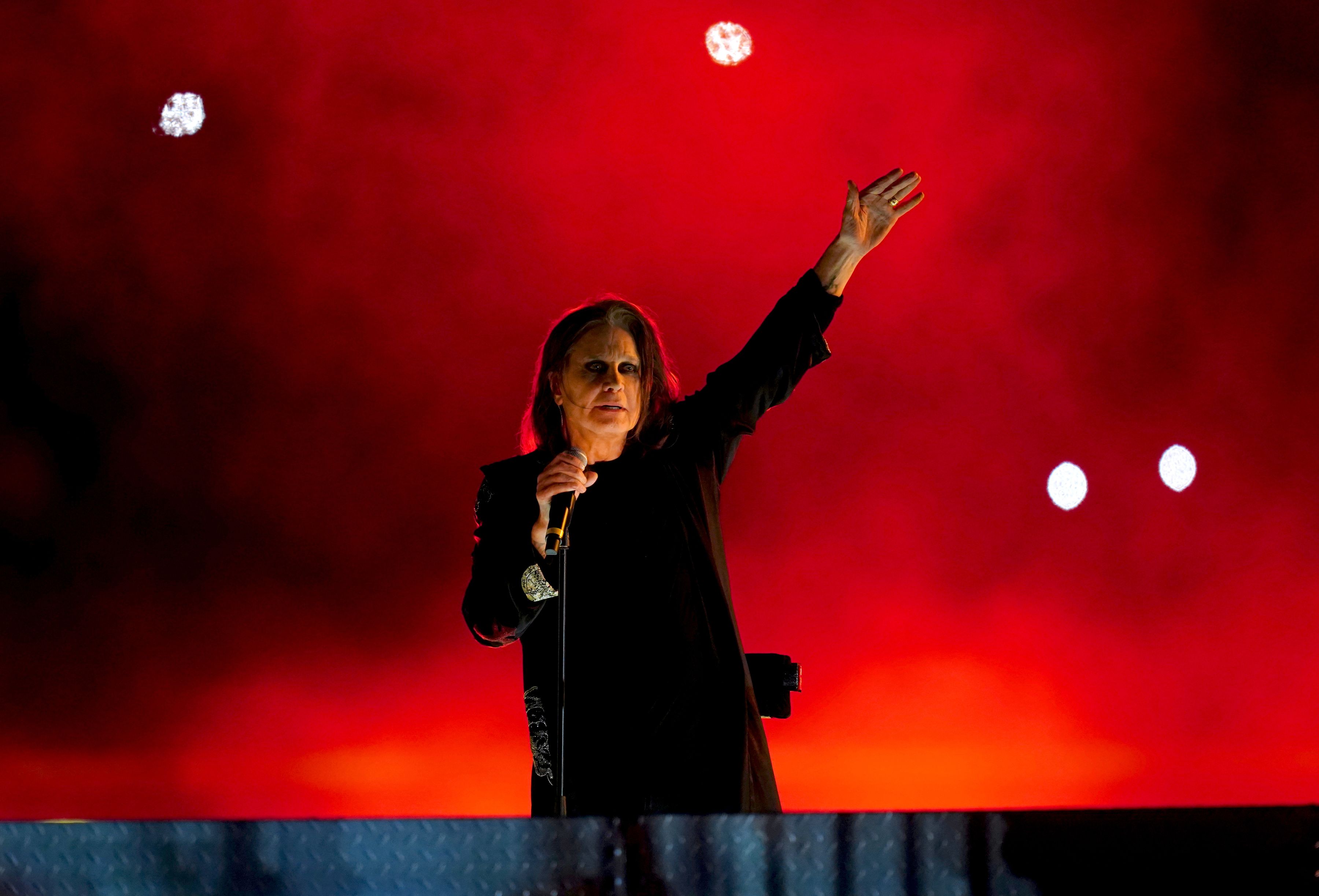 Ozzy Osbourne a revenit pe scenă, după operația „decisivă pentru restul vieții”