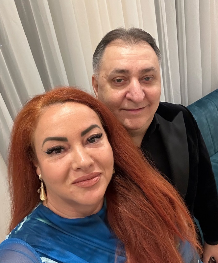 Dovada că Vali Vijelie a fost iertat de soție după ce a fost surprins alături de altă femeie. Cum a împăcat-o pe Carmen Rusu