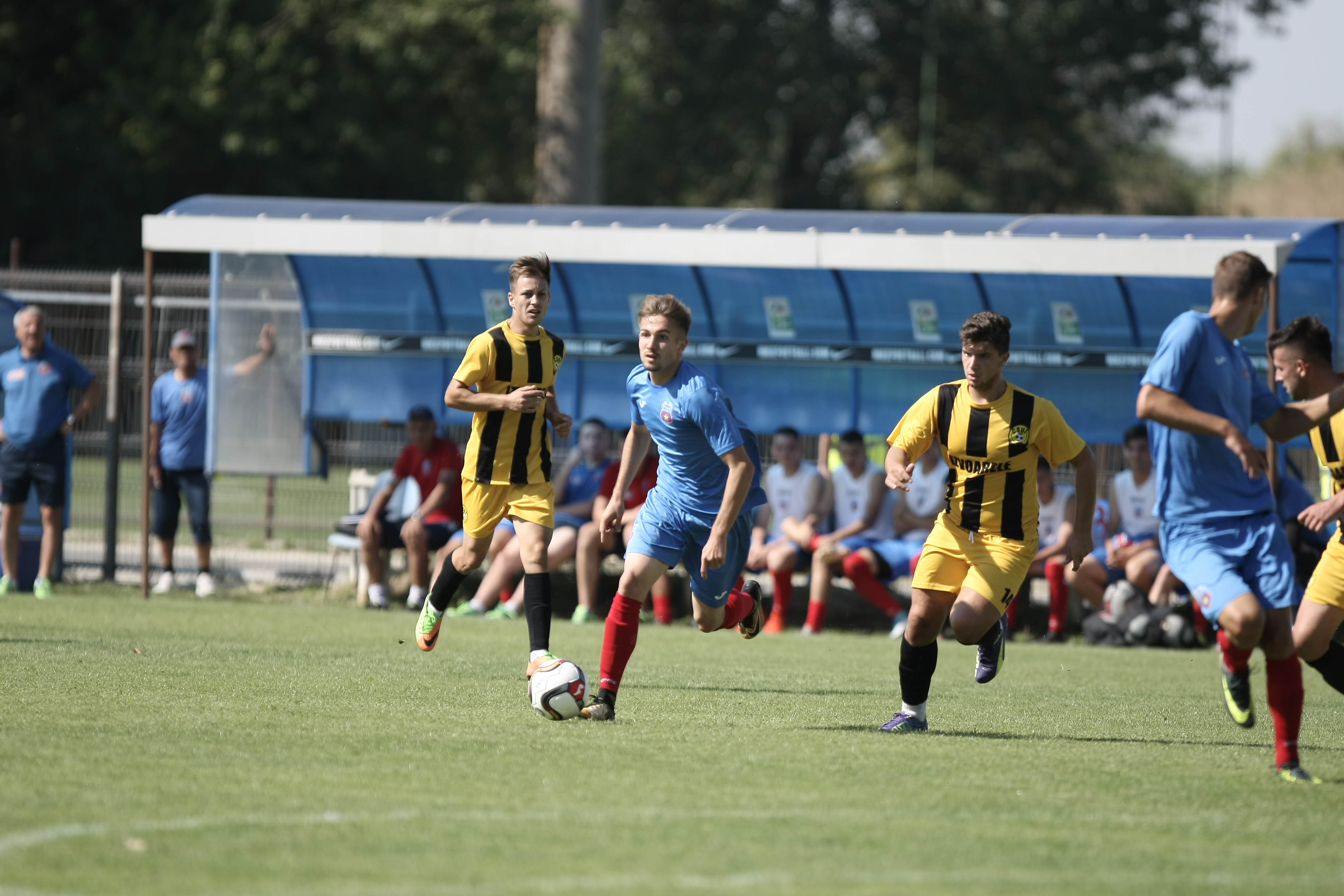 CSA Steaua a jucat sâmbătă un amical cu Unirea Izvoarele. Peste 800 de oameni, la meci. Scor de ”maidan” / FOTO