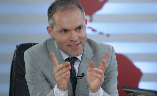 Elena Lasconi, caracterizată de Daniel Funeriu în emisiunea „La Măruță”: „O doamnă și-a asumat această competiție foarte dură”