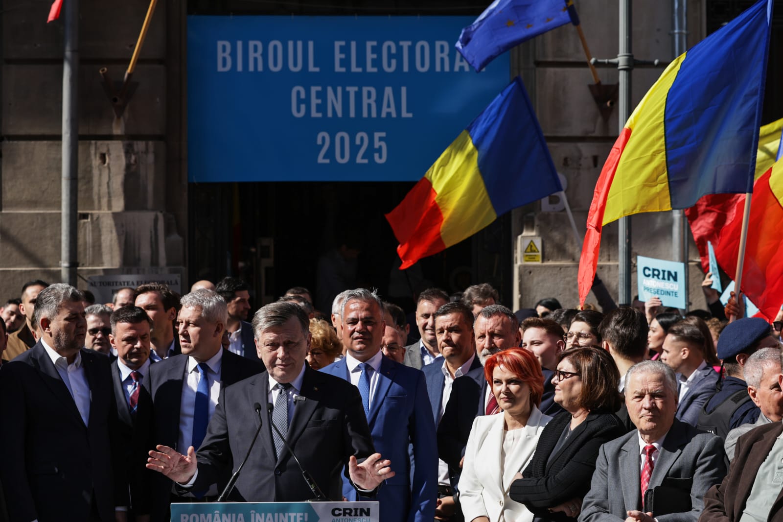 Crin Antonescu și-a depus candidatura la alegerile prezidențiale