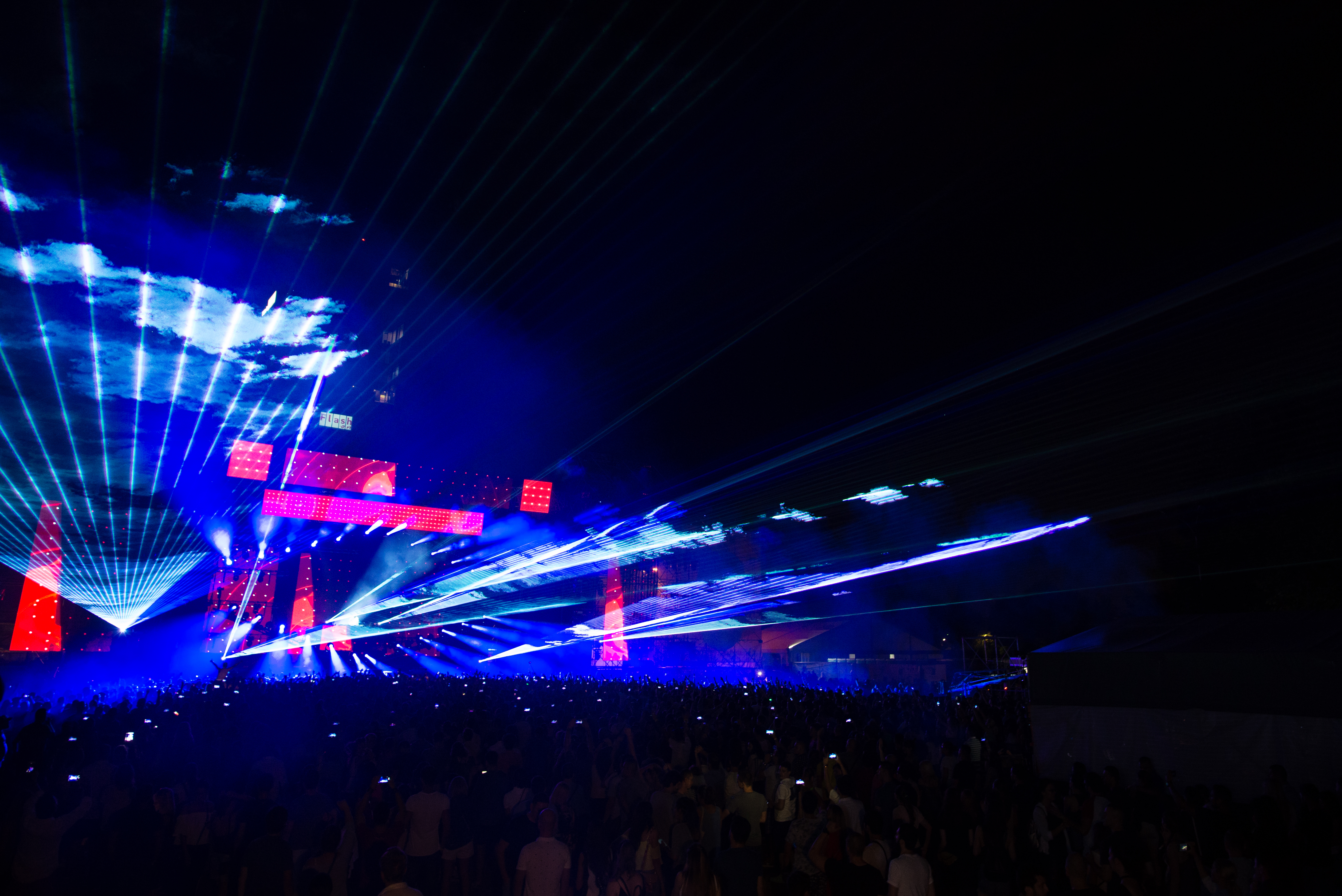 David Guetta, show electrizant la Romexpo. Mii de oameni au venit să-l vadă | FOTO