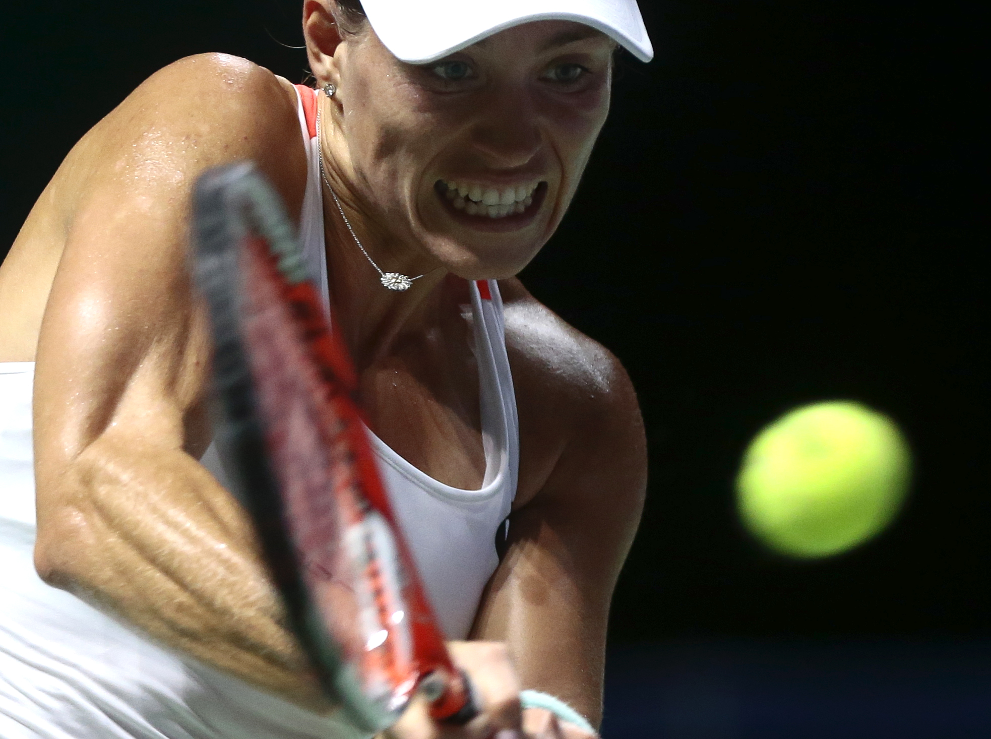 Halep a pierdut pe mâna ei meciul cu Kerber de la Turneul Campioanelor. Simona a comis peste 30 de erori neforțate. Reacție sinceră | LIVEBLOG