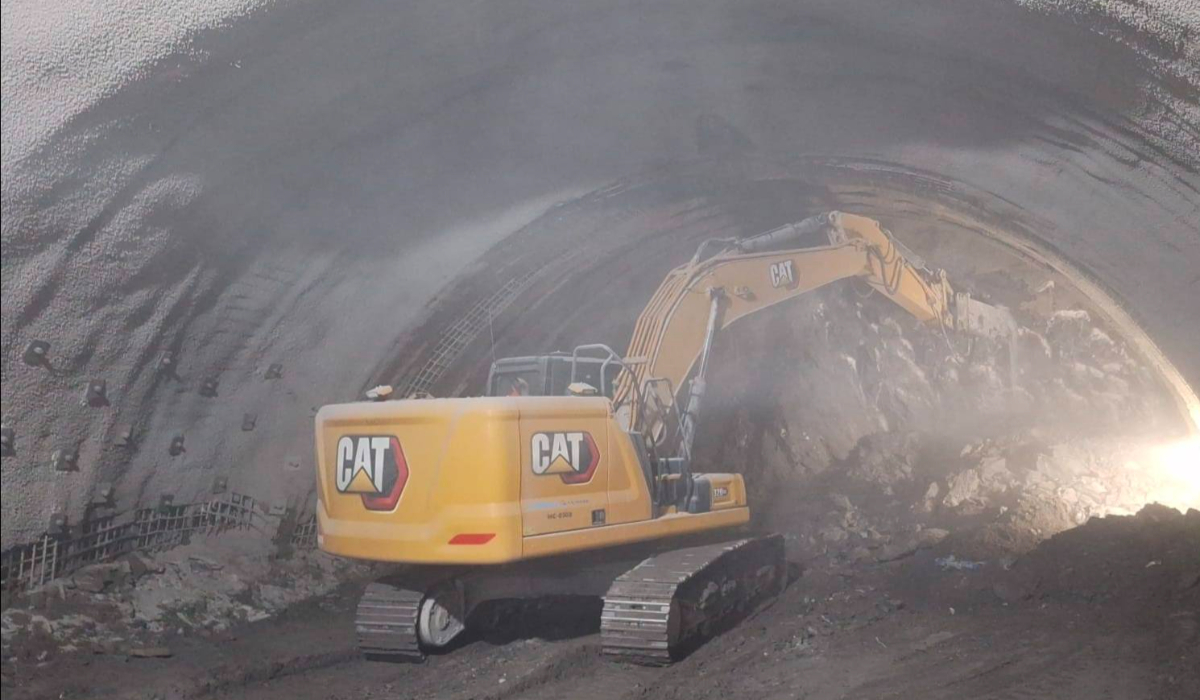 Autostrada A1 Sibiu - Pitești: imagini de pe șantier. „Tunelul Robești va vedea luminița după 7 luni de la debutul lucrărilor”
