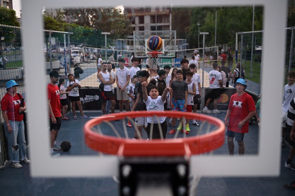 Cine a întors scaunul lui Theo Rose pe terenul de baschet? Super show și momente emoționante la BCR Sport Arena Streetball pe terenurile din Parcul Liniei