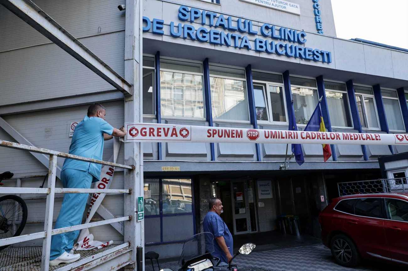 Grevă de avertisment organizată de Sanitas. Noua lege a salarizării propusă de Guvernul Bolojan, sursa nemulțumirilor: „Sporul pentru turele de noapte este o bătaie de joc”