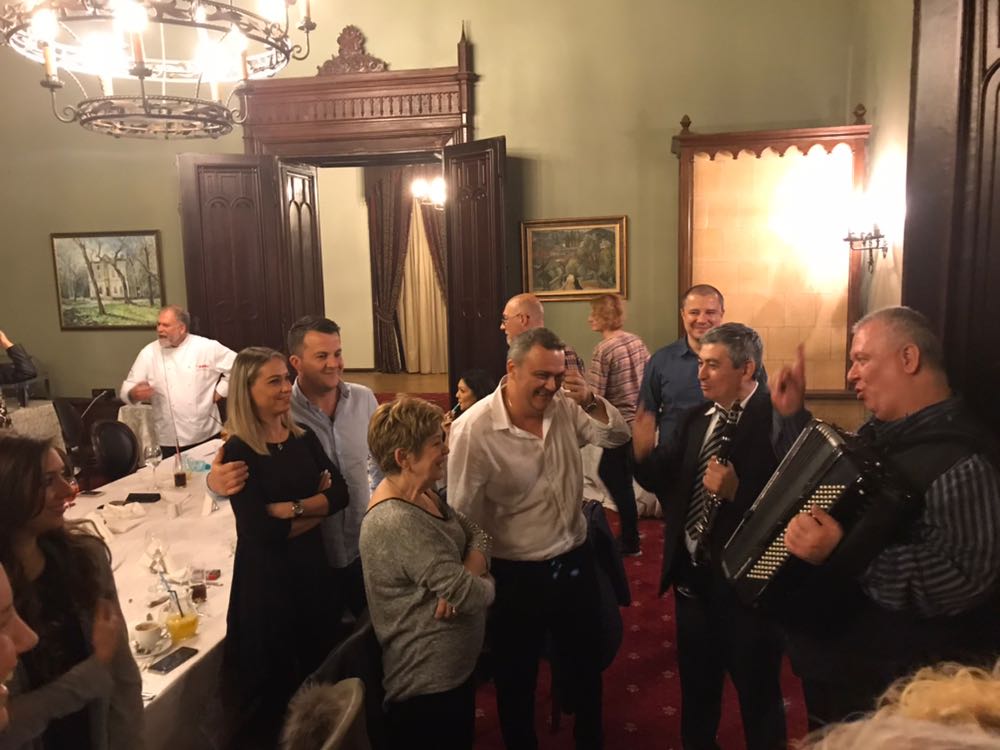 EXCLUSIV/ Îl mai știti pe Adrian, prietenul lui Mihai (Ștefan Bănică Jr) din celebra peliculă „Liceenii”? Dan Cociș a împlinit 49 de ani! Nu mai e actor, ci om de afaceri!