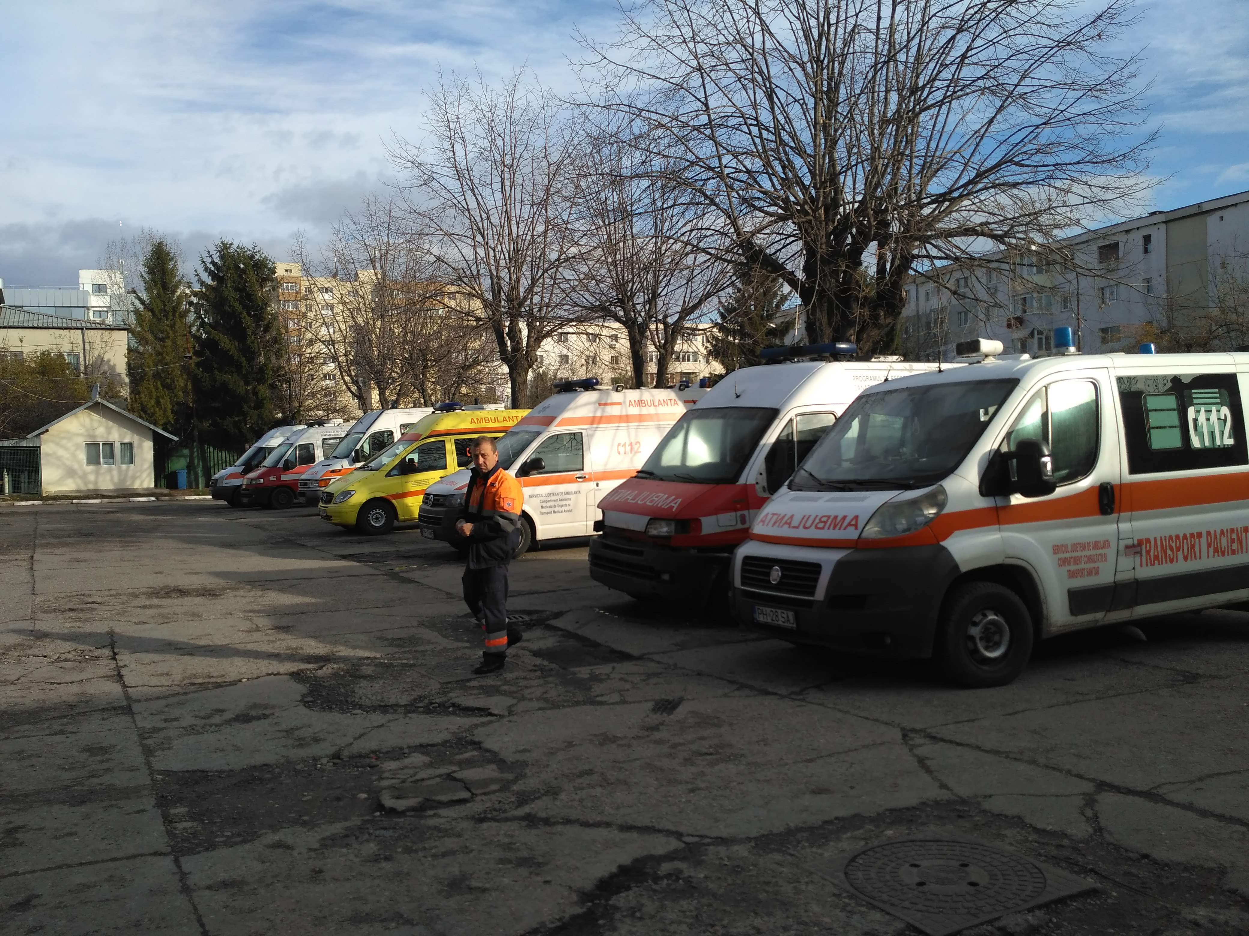 A chemat ambulanța ca să ajungă la discotecă, iar apoi s-a lăudat pe Facebook