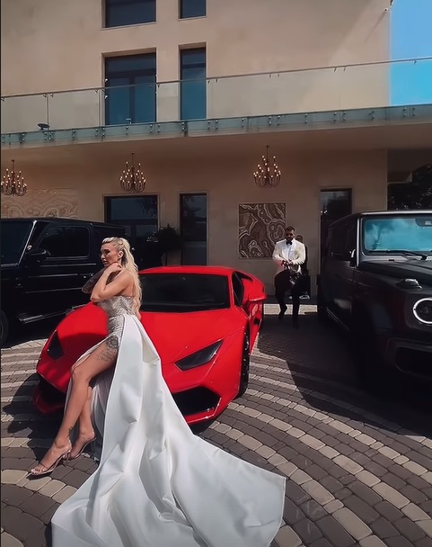 Anda Adam și Joseph, nași de cununie înainte de nunta lor. La eveniment, mireasa a ajuns cu elicopterul, iar mirele, cu bolidul Lamborghini